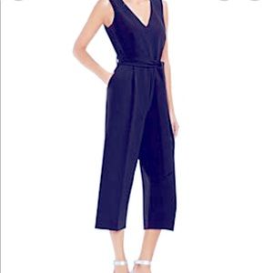 Tahari navy linen blend, zip front, V neck, cropped wide leg jumpsuit Size 6